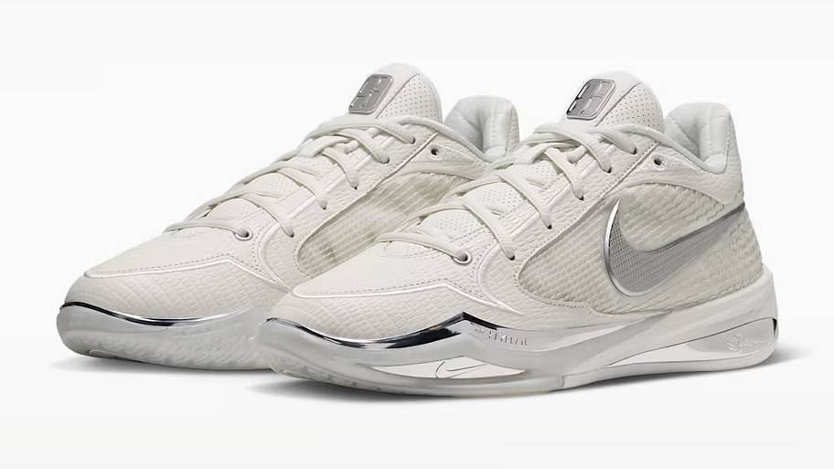 Side view of the Nike Sabrina 4