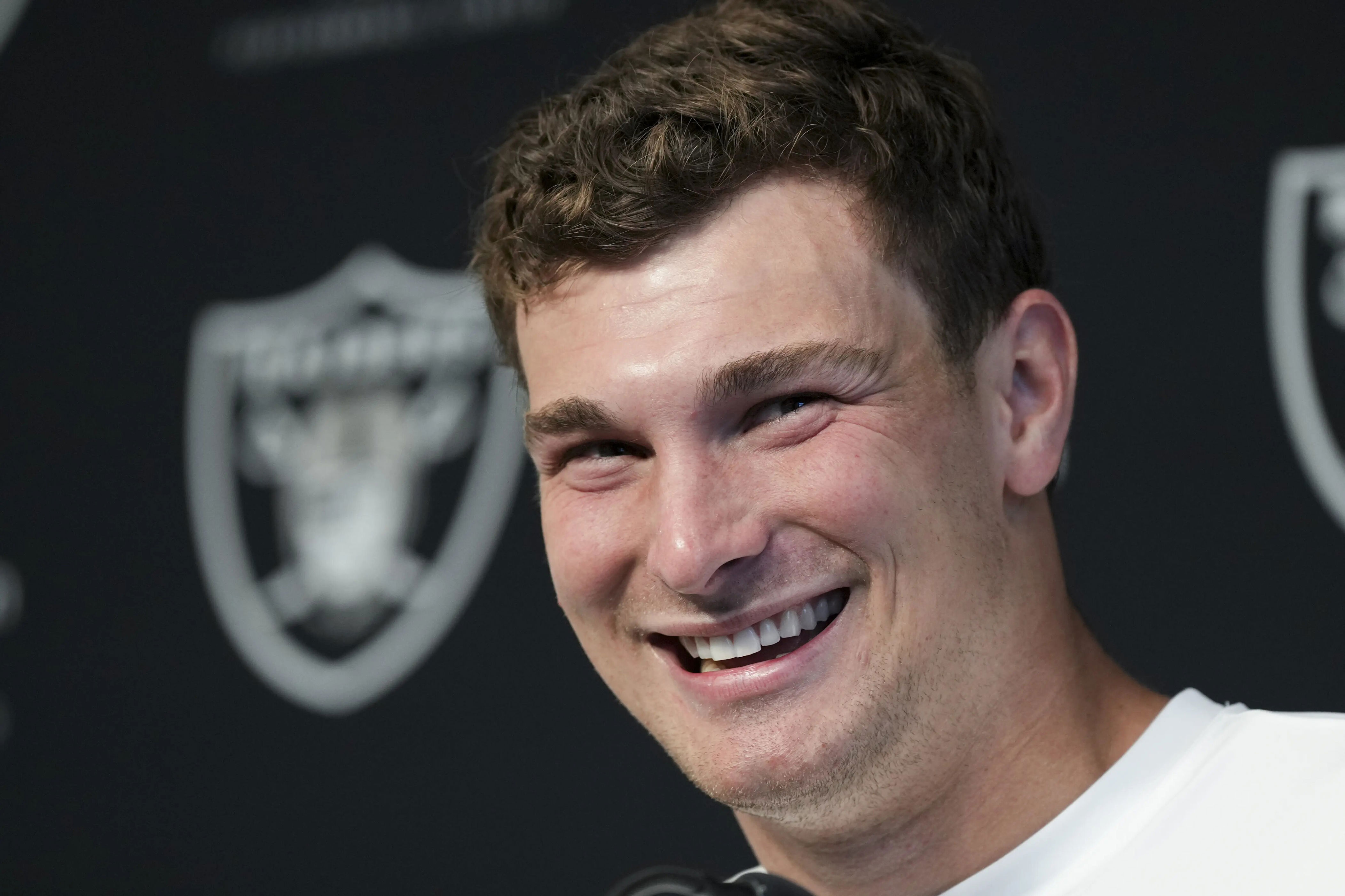 Will Raiders quarterback Fernando Mendoza win rookie of the year?