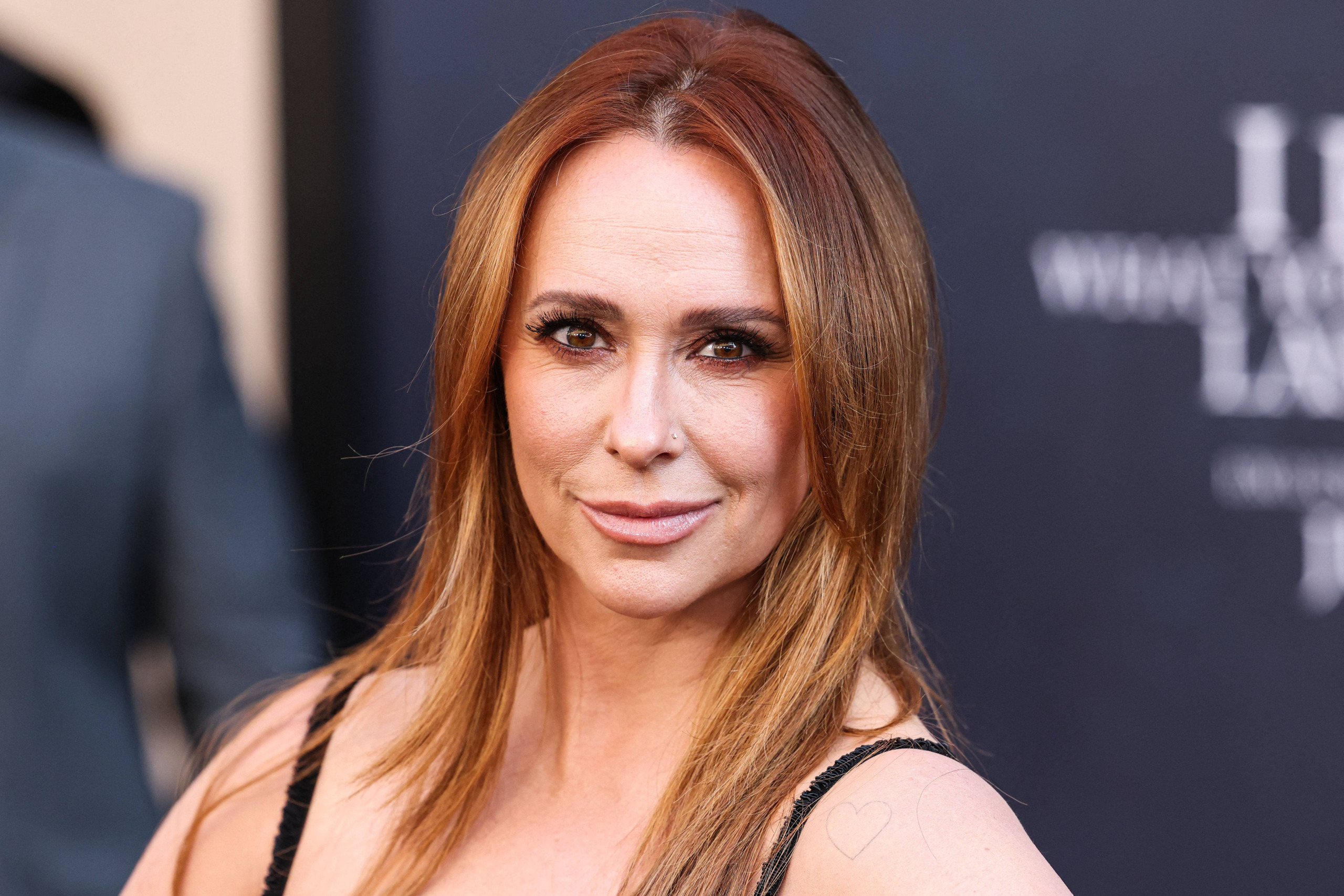 Jennifer Love Hewitt debuts 'gorgeous' hair transformation for TV show