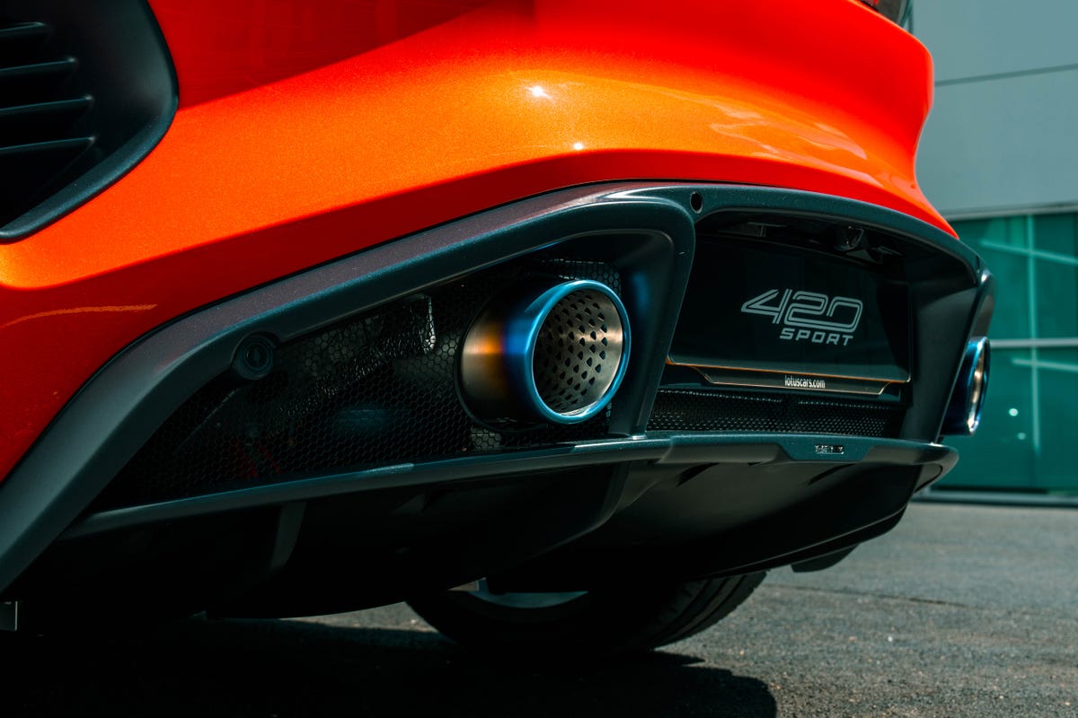 Lotus Emira 420 Sport: Photo Gallery