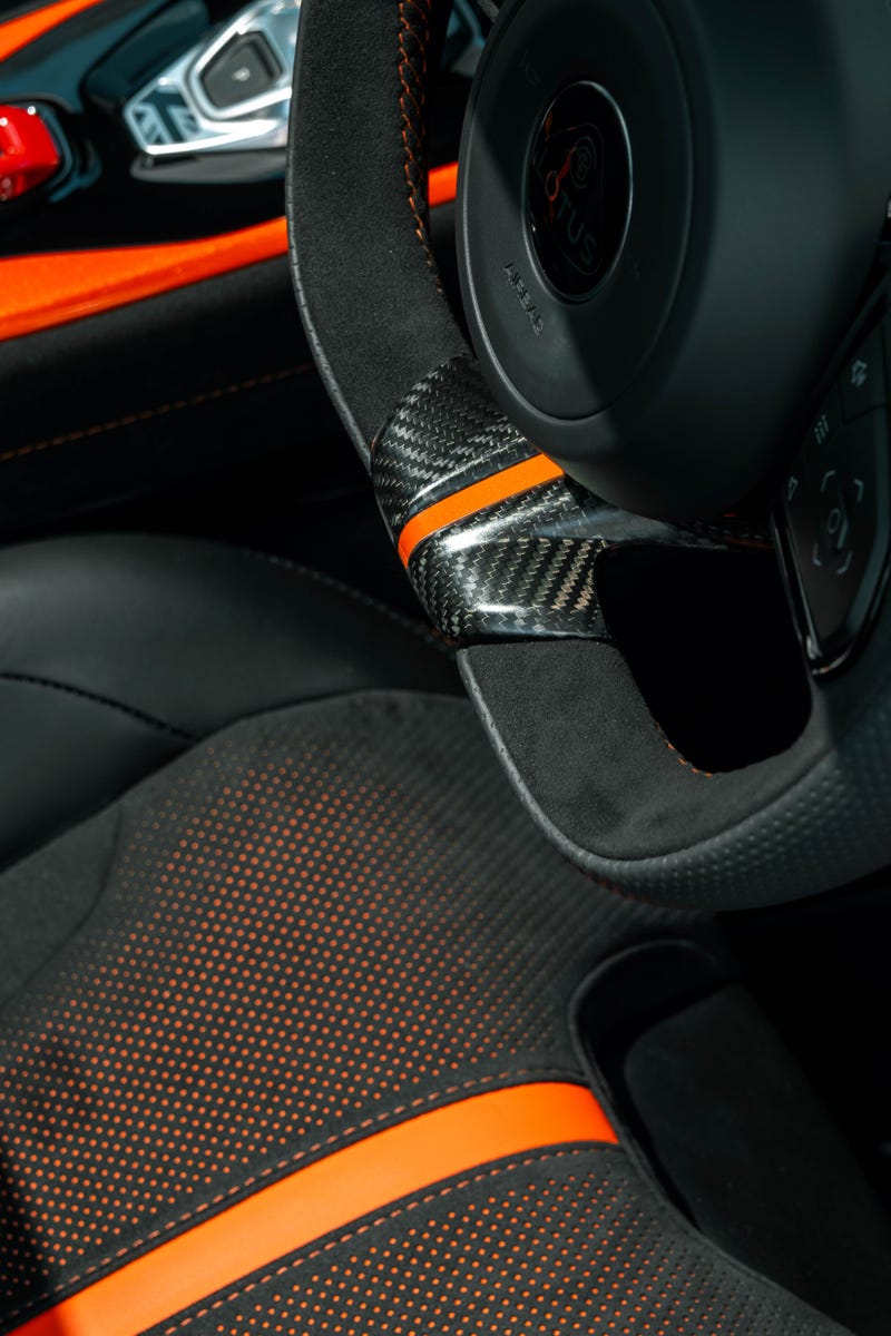 Lotus Emira 420 Sport: Photo Gallery