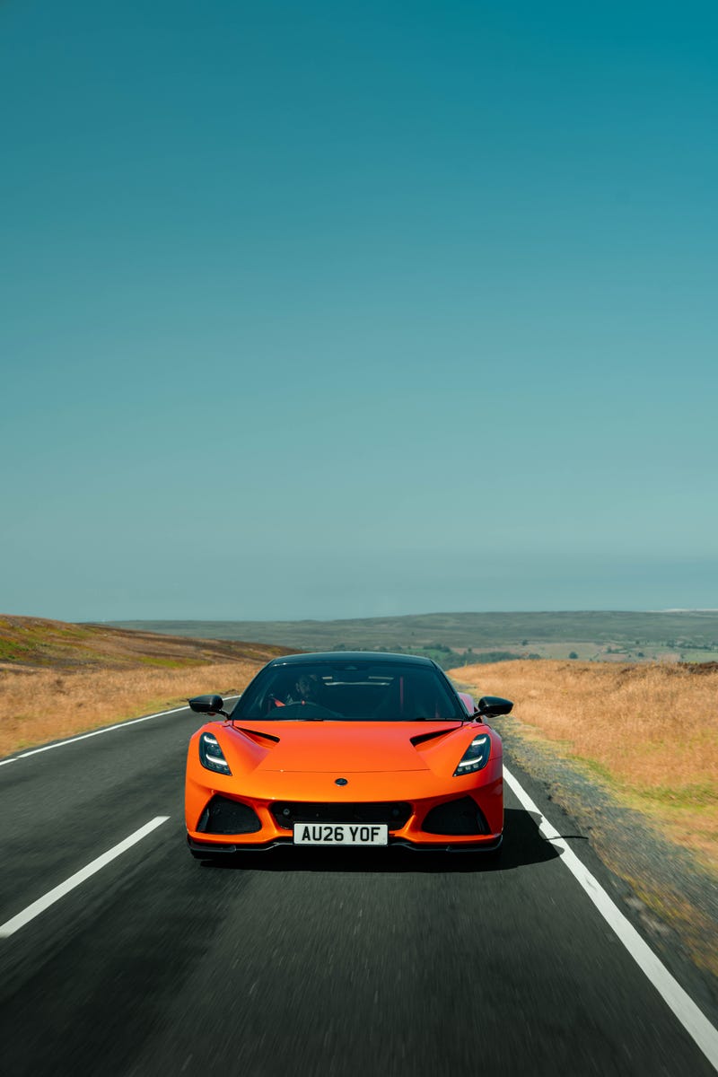 Lotus Emira 420 Sport: Photo Gallery