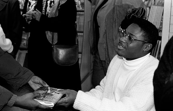 CHICAGO - OCTOBER 1988: Actor Malcolm-Jamal Warner greets fans and signs copies of his book 'Theo And Me' at Kroch's and Brentano's bookstore in Chicago, Illinois in October 1988. (Photo By Raymond Boyd/Getty Images)