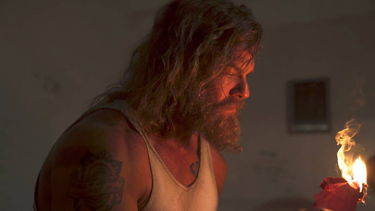 Watch Alan Ritchson in a gripping, exclusive action scene from 'Motor City'