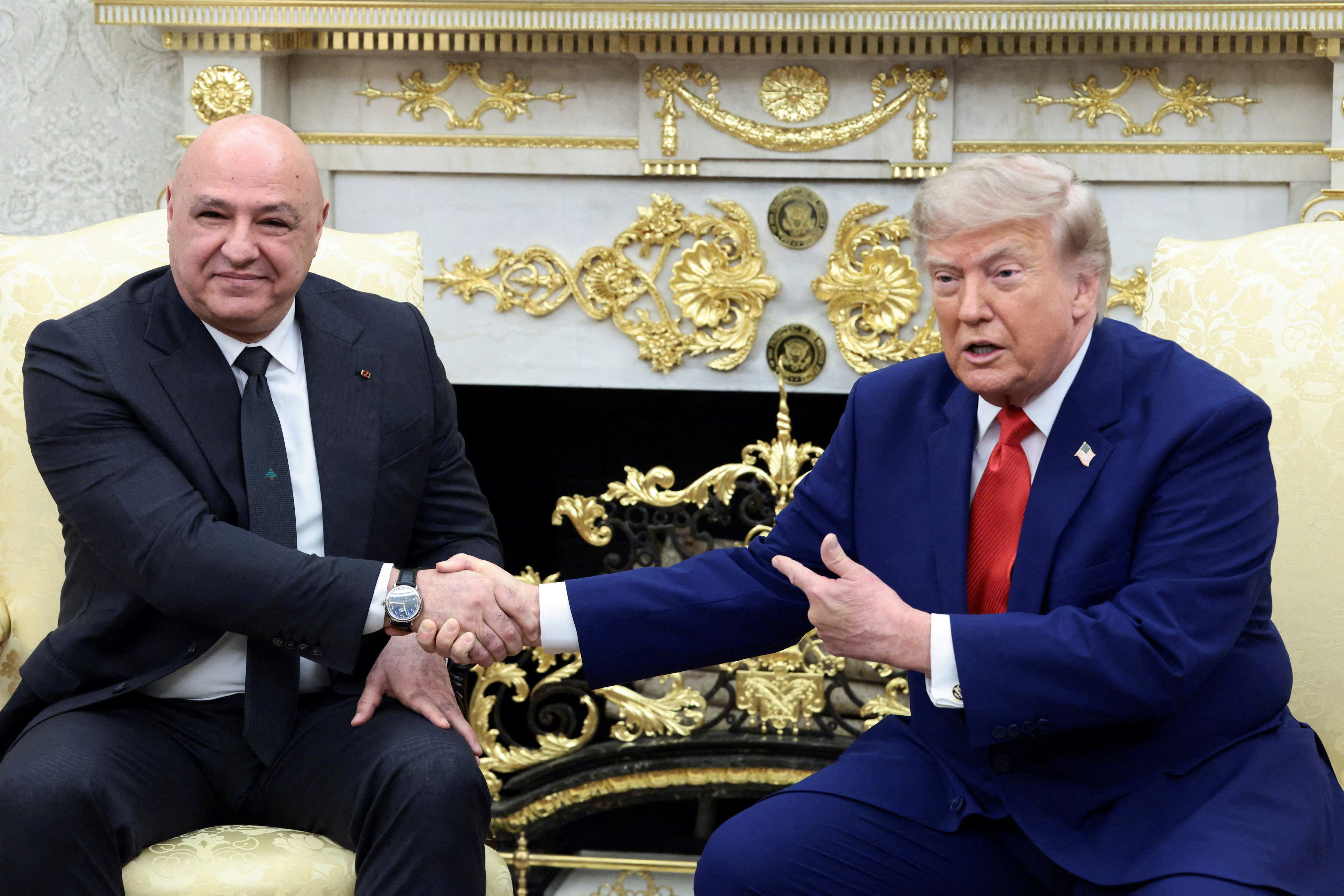 U.S. President Donald Trump shakes hands with Lebanese President Joseph Aoun during their meeting in the Oval Office at the White House in Washington, D.C., U.S., July 21, 2026. REUTERS/Evelyn Hockstein) REFILE - ADDING INFORMATION / Evelyn Hockstein / REUTERS