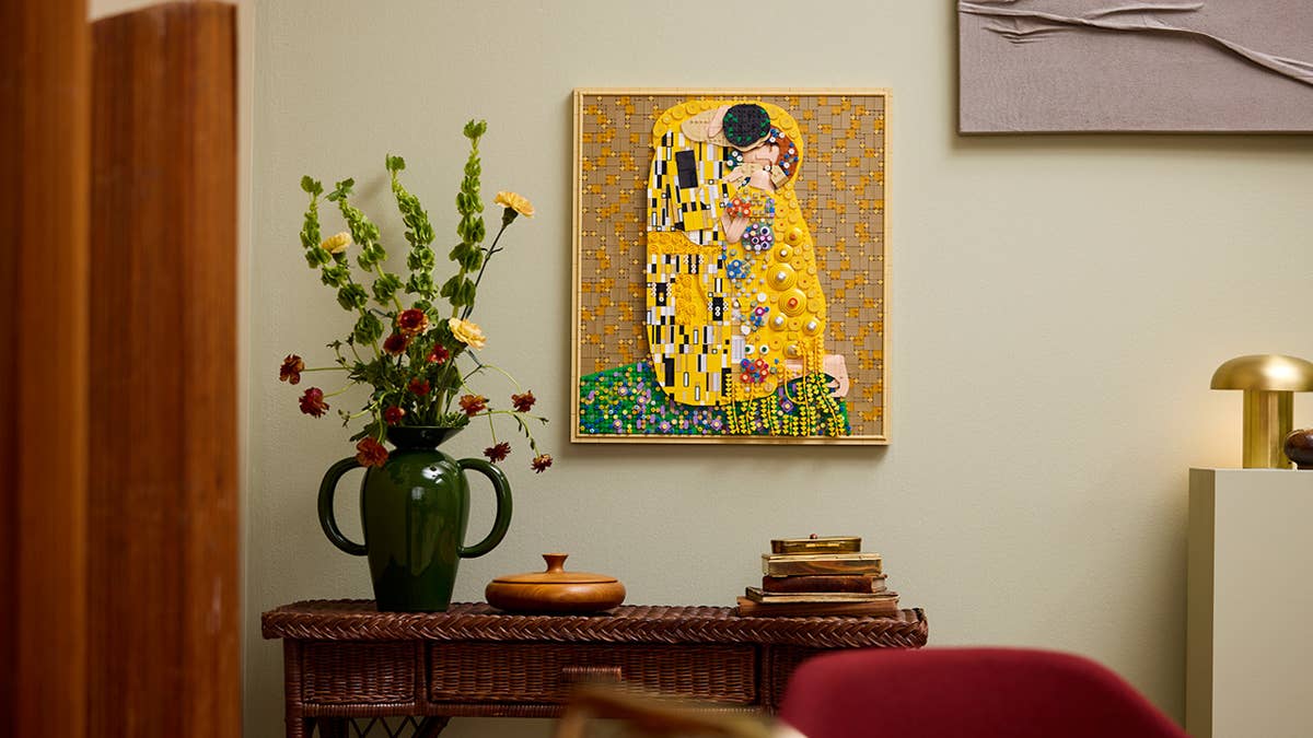 Lego's new art set inspired by Klimt's 'The Kiss' redefines home decor