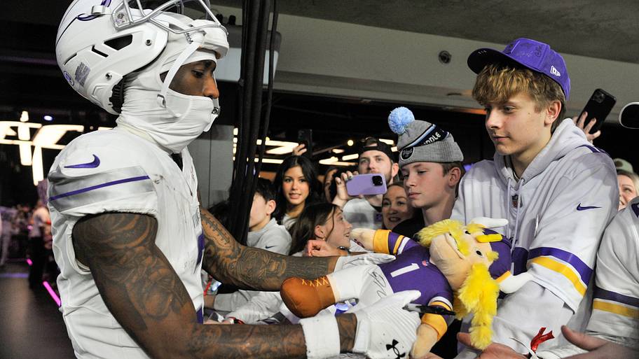 Jordan Addison signs autographs.