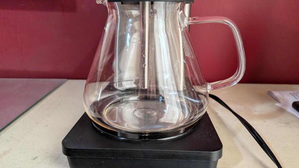 stainless-steel-conduit-into-carafe