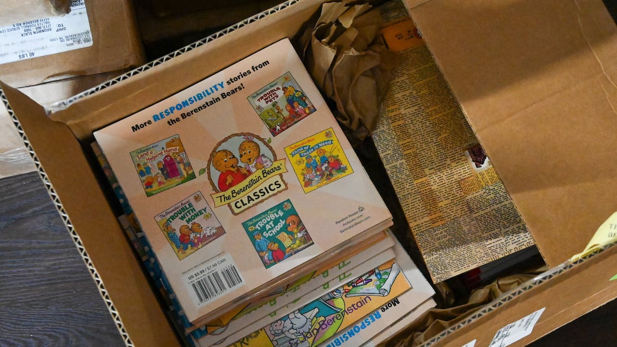 How this repurposed school bus helps Pinellas kids avoid summer reading loss
