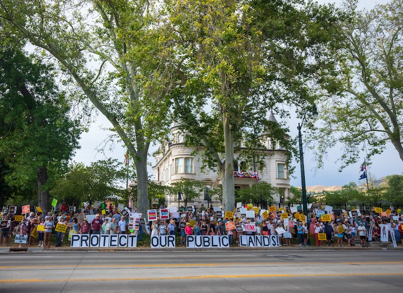 Hundreds protest reductions to 2 Utah monuments