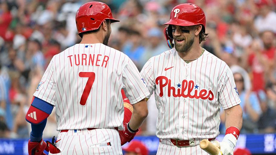 Phillies duo reaches 200-home run milestones against Dodgers