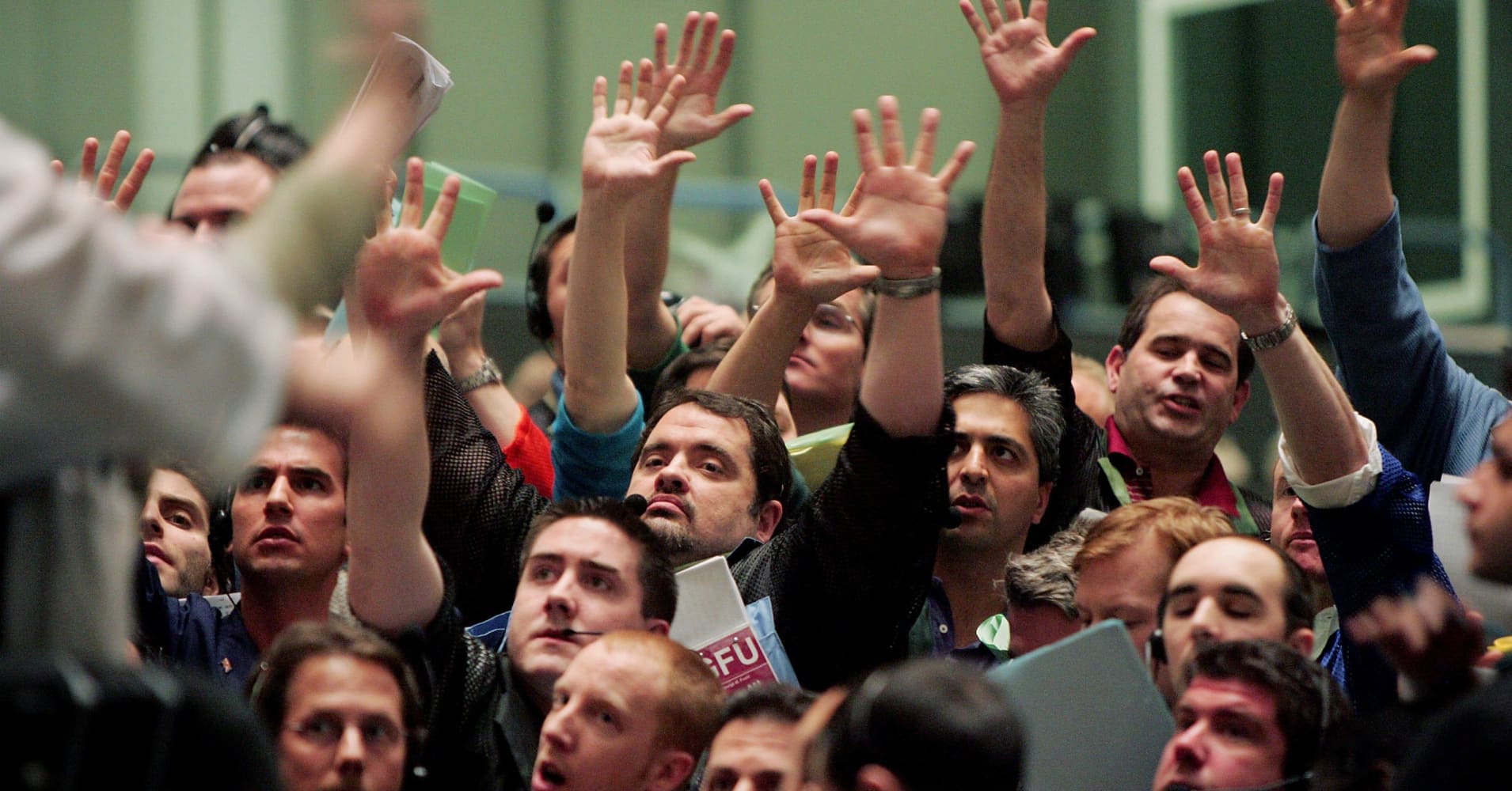 CHICAGO - MARCH 28: Traders in the Ten-Year Treasury Note options pit at the Chicago Board of Trade signal offers in a flurry of activity following the announcement by the Federal Open Market Committee that it was raising short term interest rates another .25 percent March 28, 2006 in Chicago, Illinois. Trading in the pit was at a trickle in the moments leading up to the announcement. The raise was the 15th consecutive increase by the Fed and the first since Ben Bernanke took over as chairman of the FOMC.