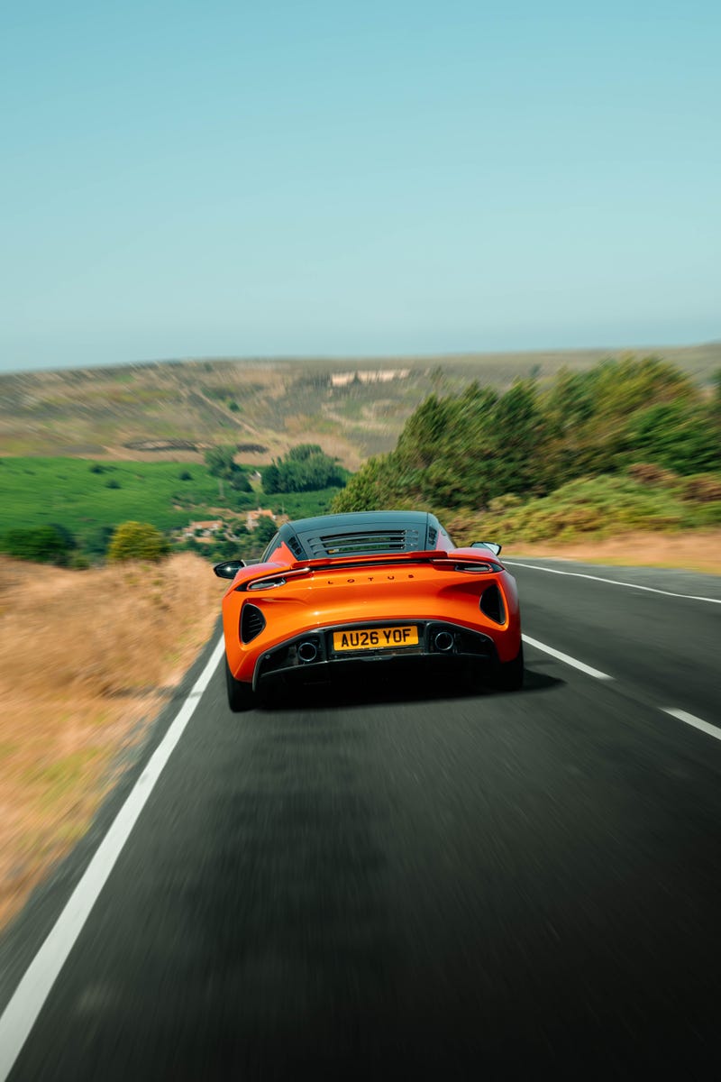 Lotus Emira 420 Sport: Photo Gallery