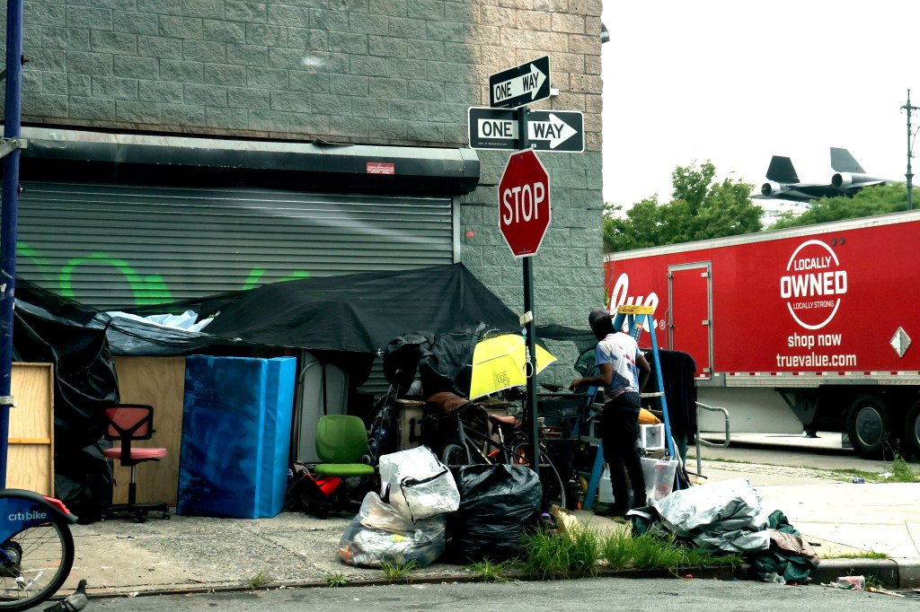 Stubborn vagrants at NYC’s Intrepid encampments set up new shelters in game of cleanup Whack-a-Mole