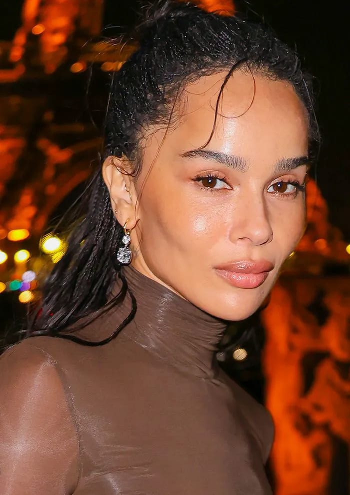 Zendaya & Hailey Bieber Are Bringing Back The No-Makeup Makeup Look For Summer 2026
