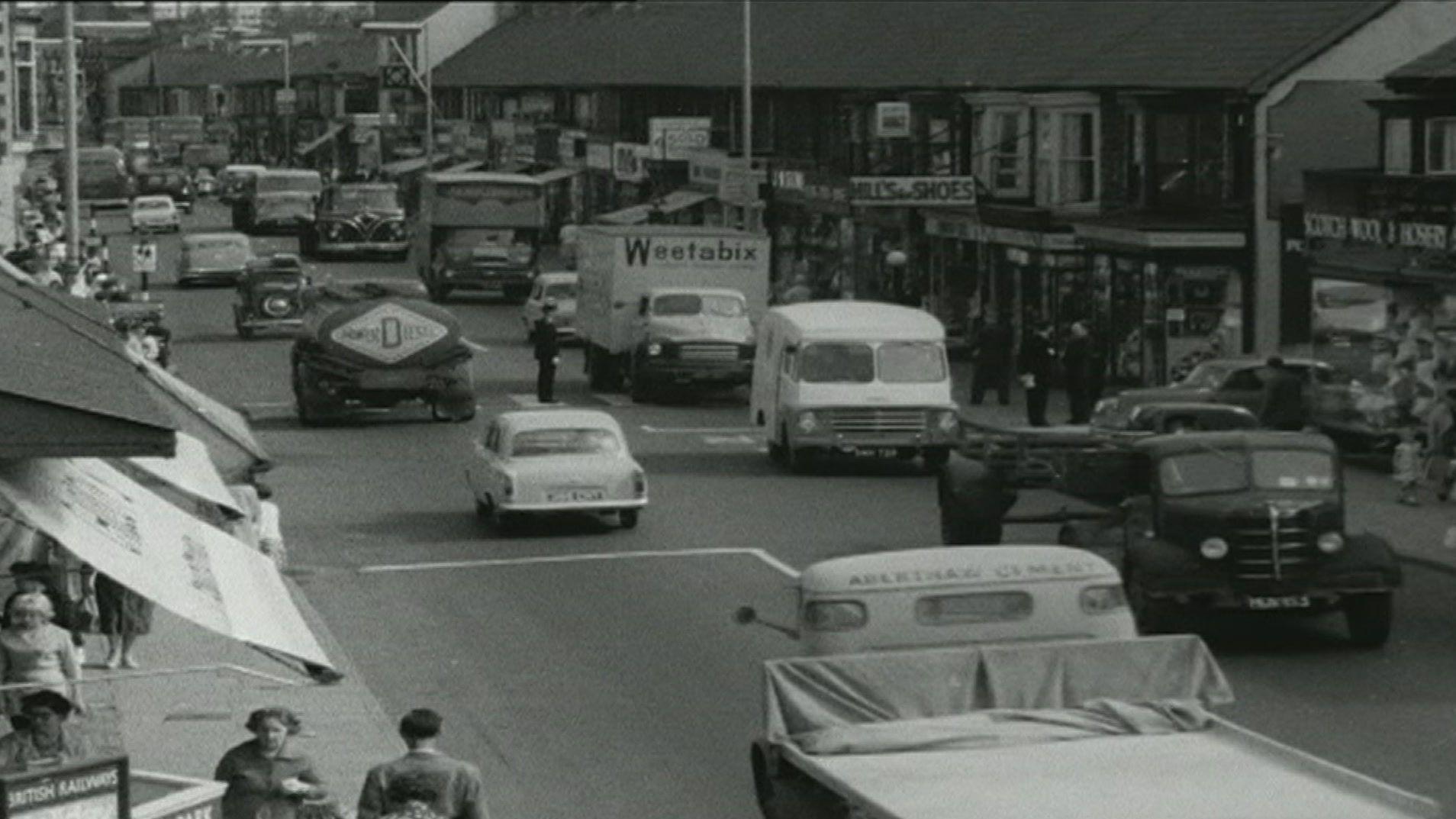 The opening of the town's now famous steelworks in 1951 - which went on to become Europe's largest by the 1960s - and the building of Sandfields housing estate made congestion on the main A48 through Port Talbot worse