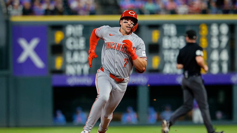 Cincinnati Reds right fielder Spencer Steer