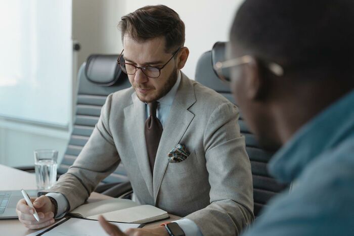 The Final Notice: 35 Absurd Resignation Stories People Remember
