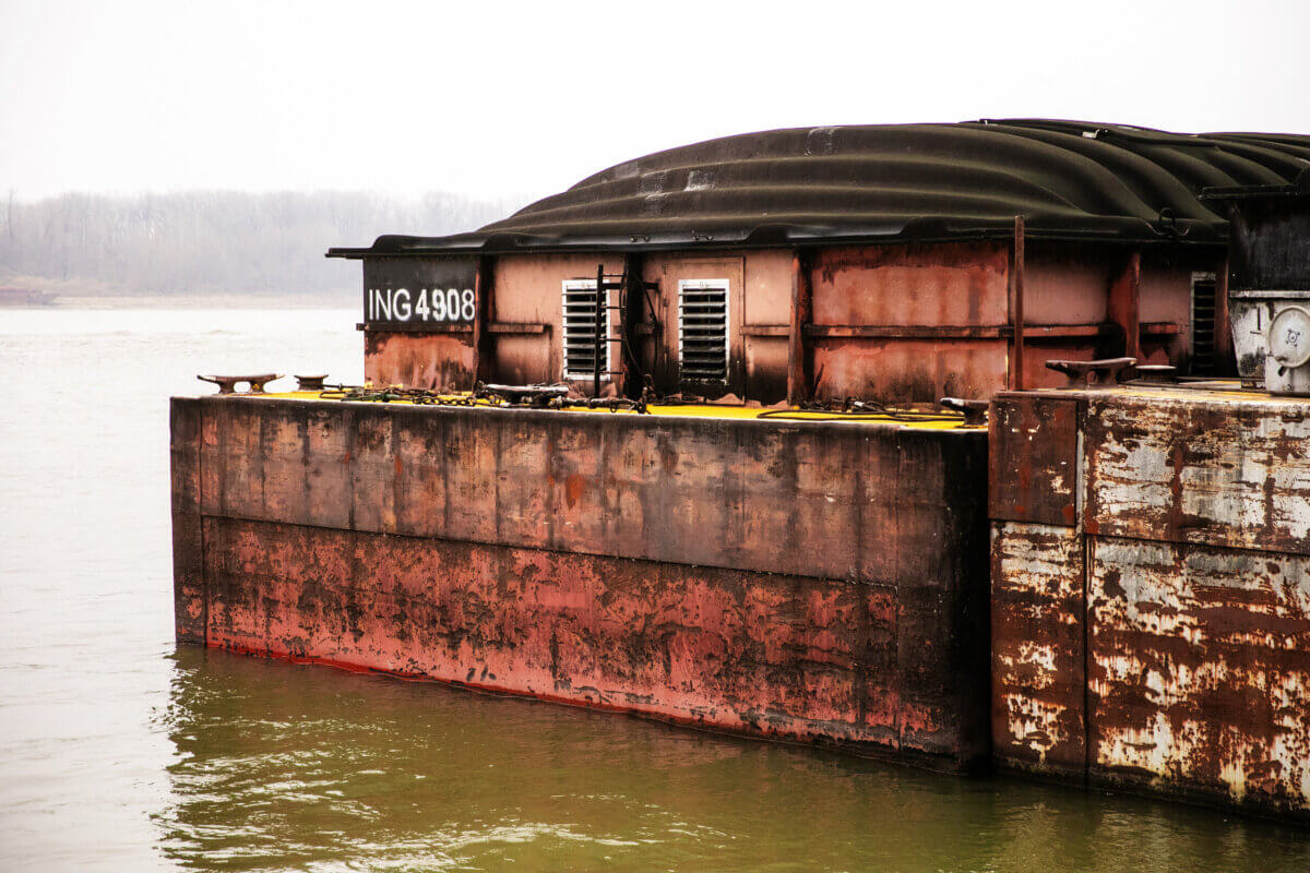 Floating barrelhouses return bourbon to its roots by harnessing the power of the river. Image: The Ingram Distillery