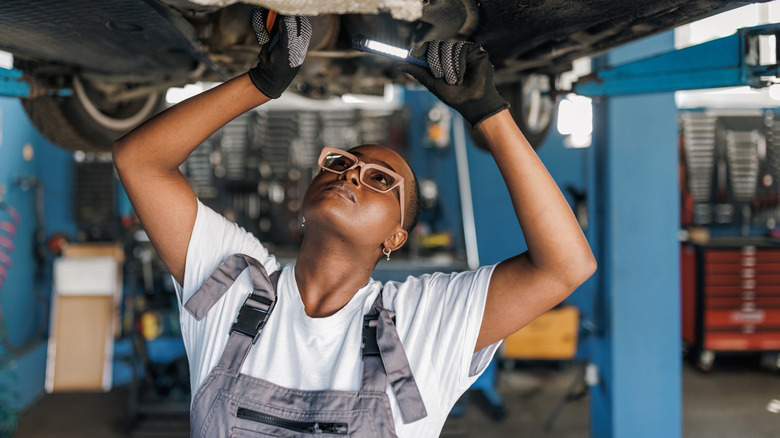 As car technology advances, mechanics are getting left behind