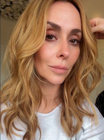 Jennifer Love Hewitt with dark golden blonde hair in April 2026