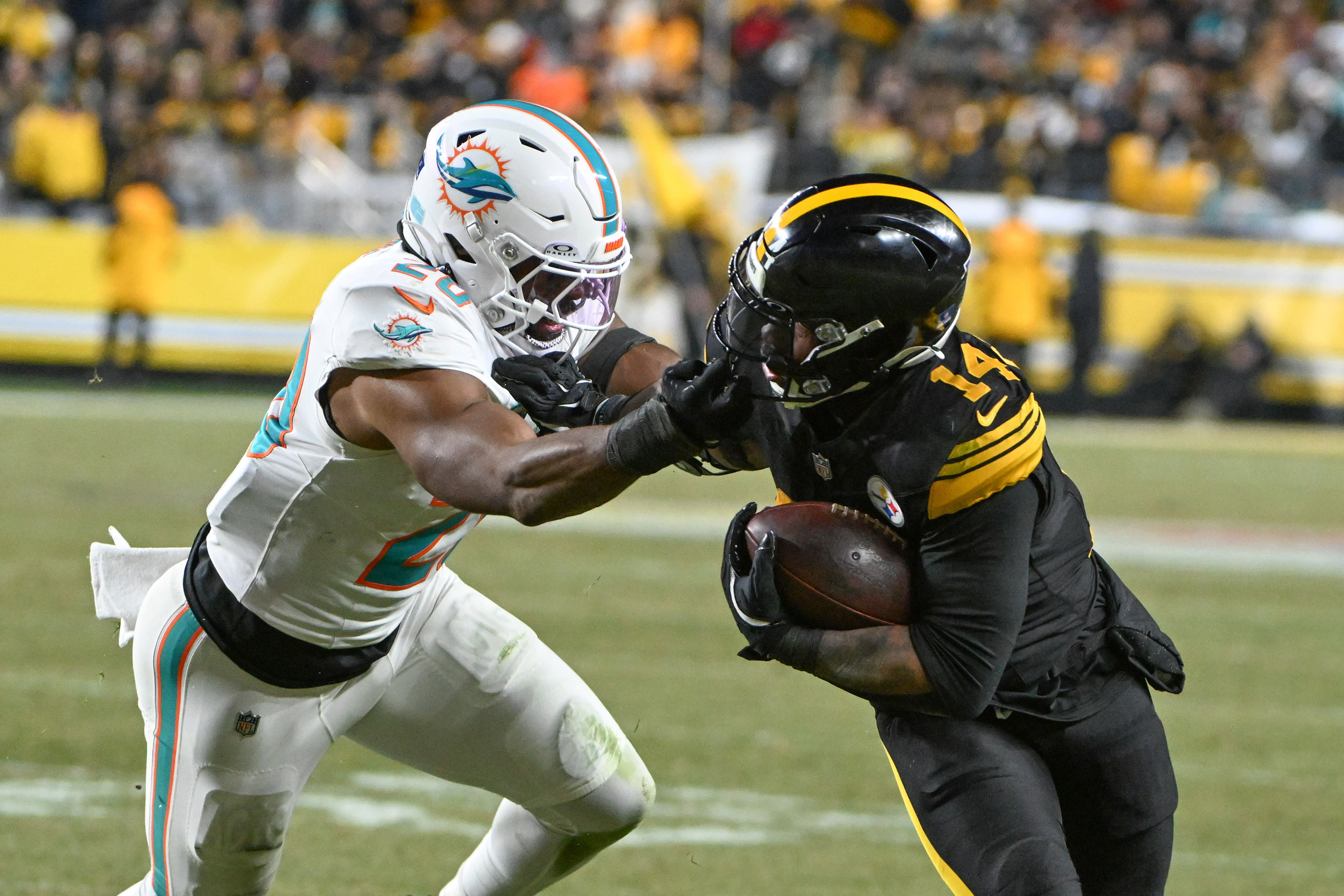Dolphins uphold offseason plan by locking up All-Pro LB Jordyn Brooks