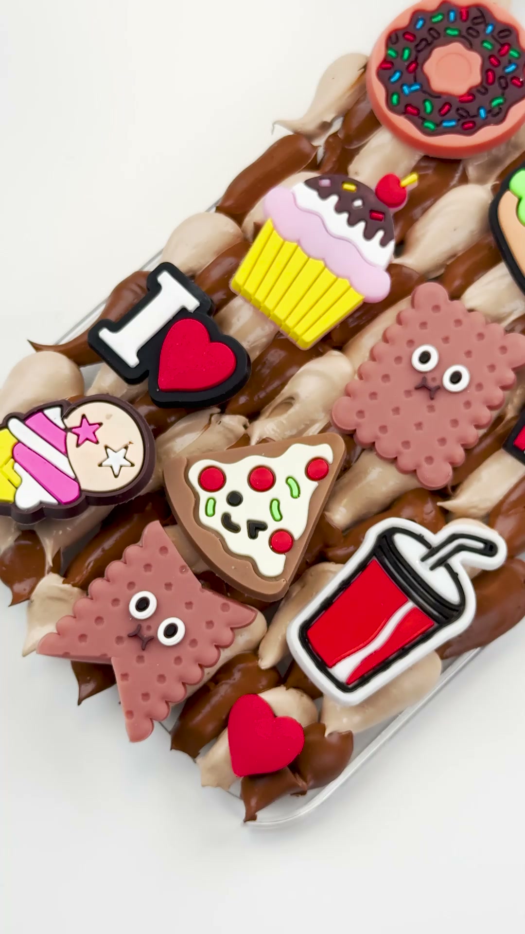 Adorable DIY phone case! 🍩