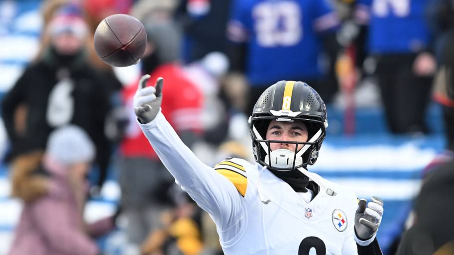 Pittsburgh Steelers quarterback Kenny Pickett