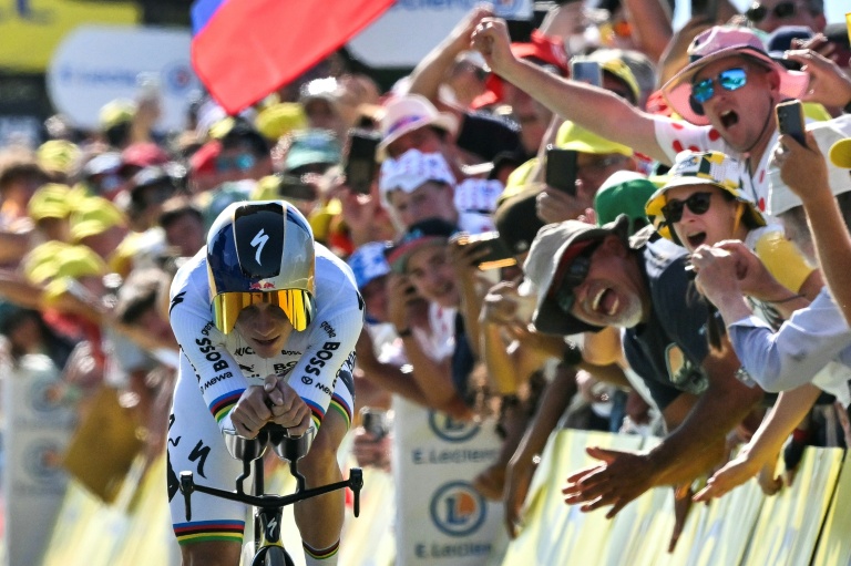 Remco Evenepoel crosses the finish line in a winning time in Thonon-les-Bains