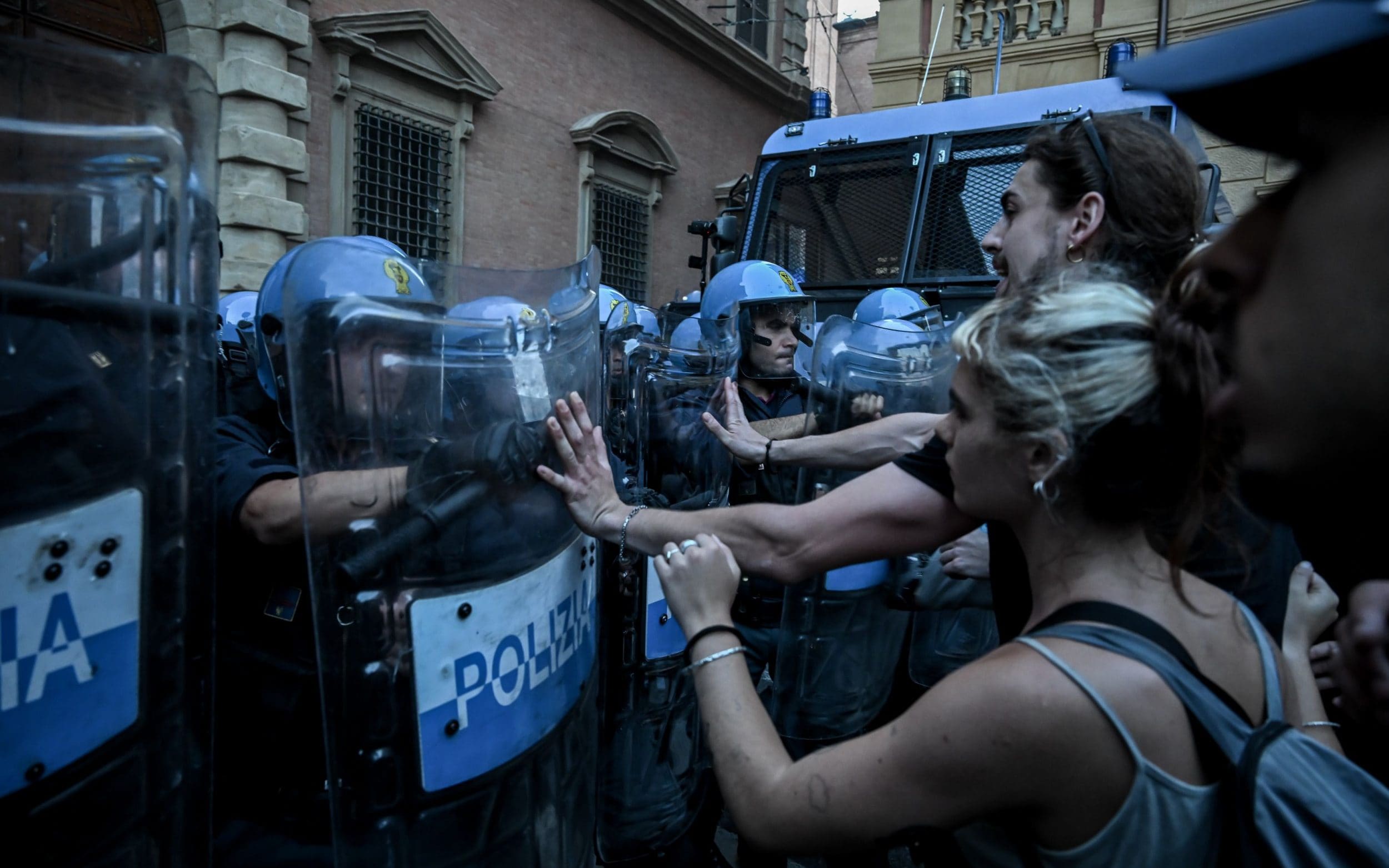 Demonstrations over the death of Abderrahim Fakir saw clashes with police in Piazza Nettuno, Bologna