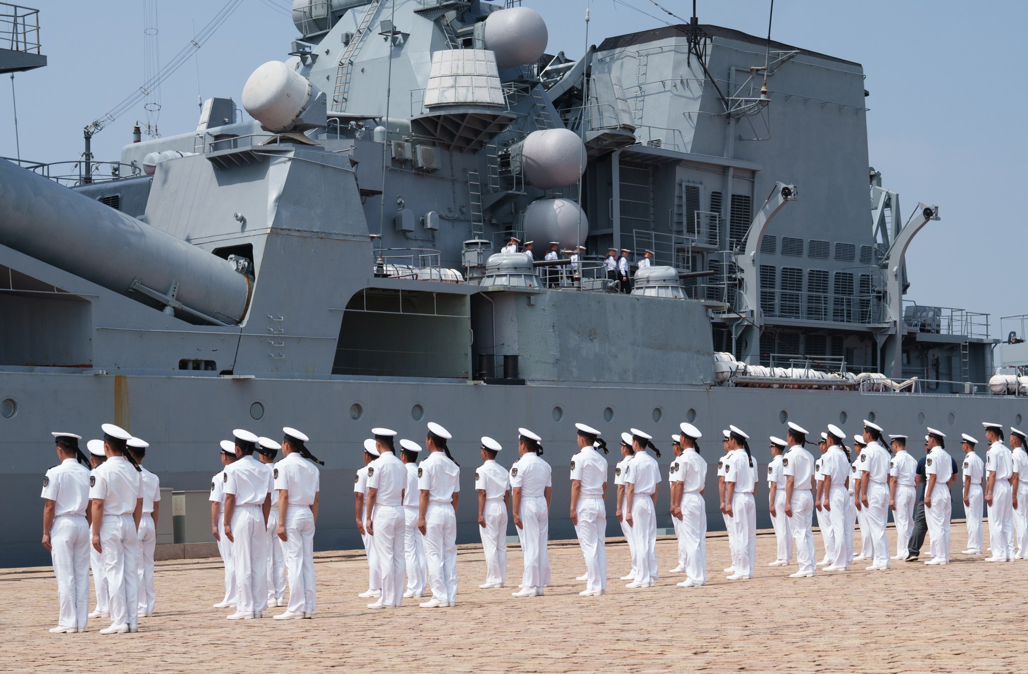 Chinese Navy Personnel Welcome Russian Warship