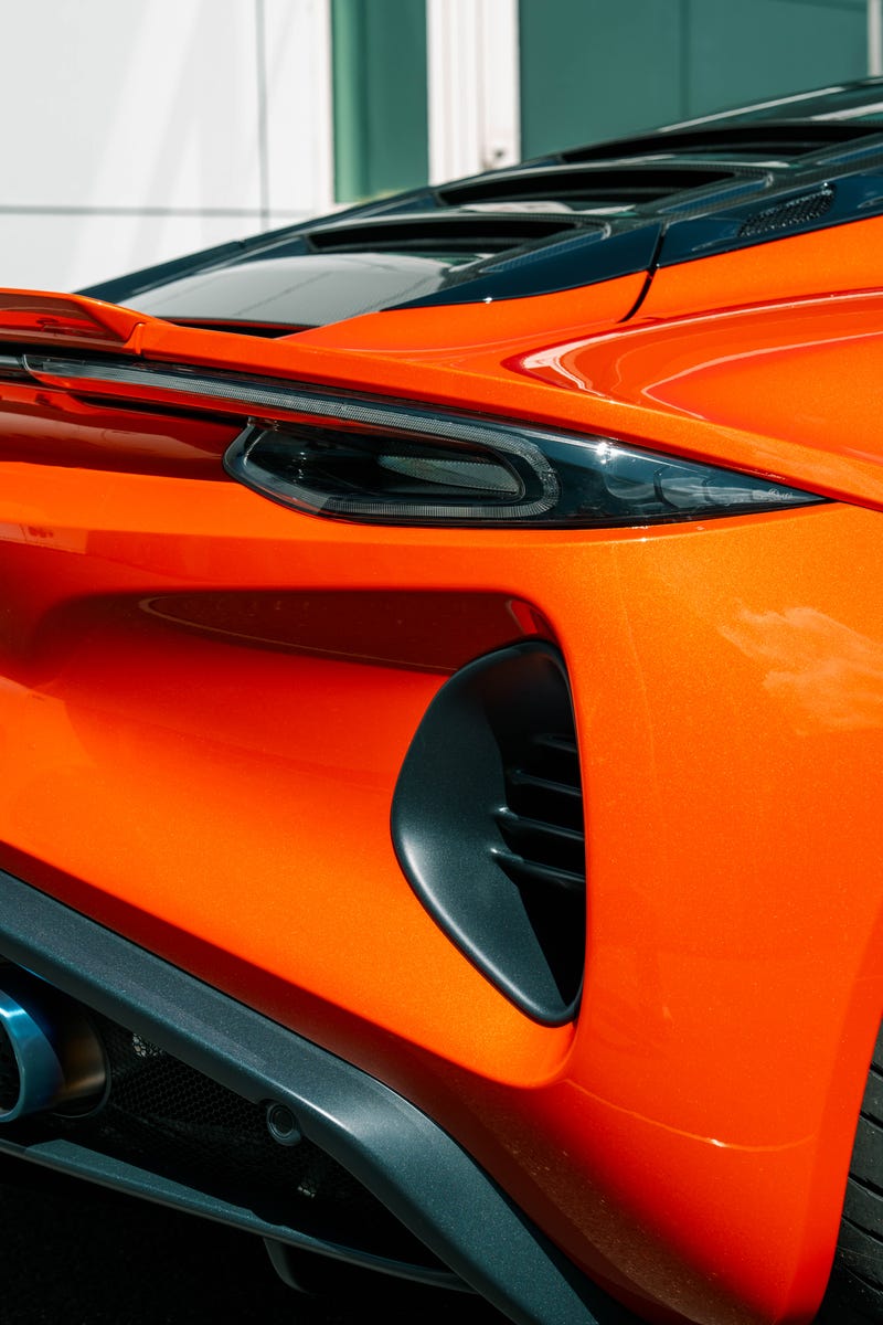 Lotus Emira 420 Sport: Photo Gallery