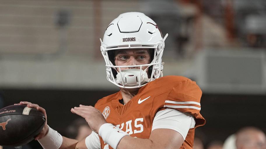Texas Longhorns quarterback Arch Manning