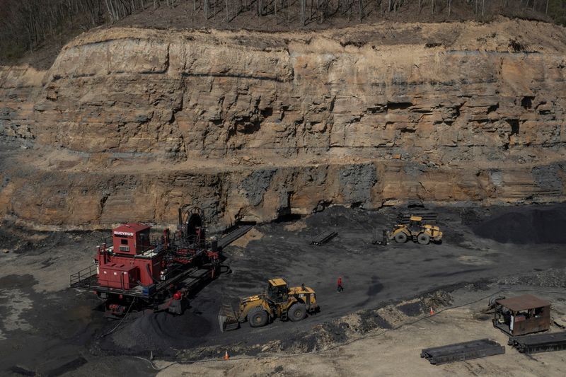 Coal sector urges Trump admin to provide financing for existing, new power plants
