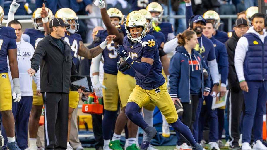 Notre Dame defensive back Leonard Moore