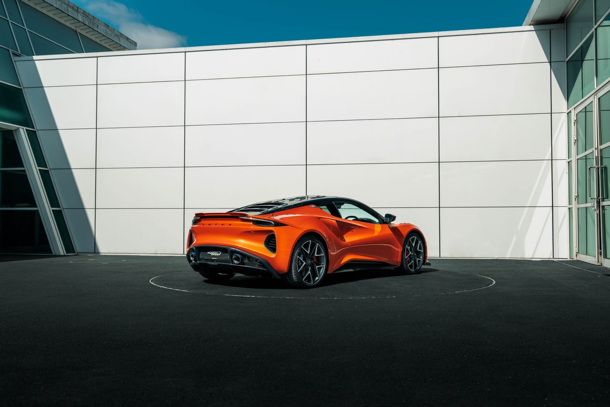 Lotus Emira 420 Sport: Photo Gallery