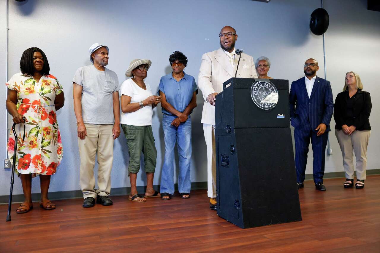 In Oak Cliff, neighborhoods to see Dallas take on long-desired home repairs, sidewalk improvements