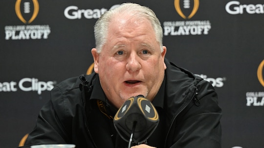 Chip Kelly wears hard hat in trending photo amid Northwestern stadium ...