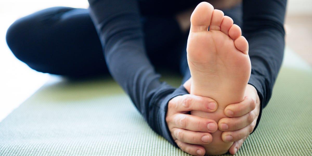 Experts say these simple stretches help your feet, hips, and knees stay ache-free on every walk