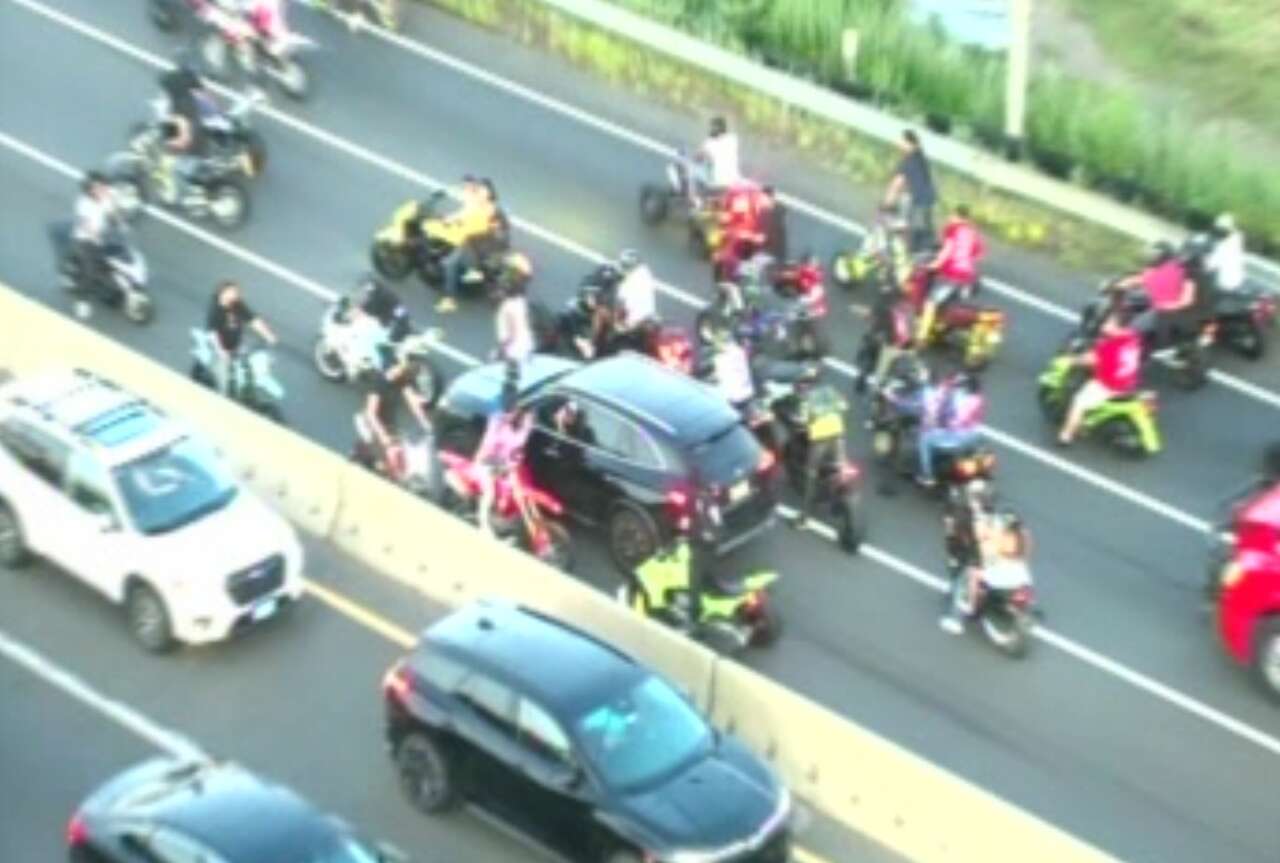 Driver surrounded by mob of dirt bike, ATV riders on I-95 in West Haven