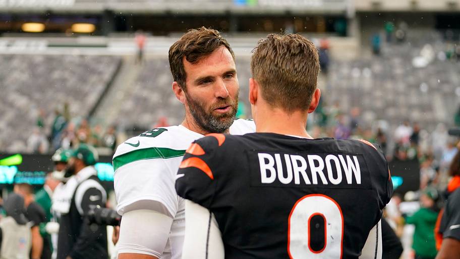 New York Jets quarterback Joe Flacco (19) and Cincinnati Bengals quarterback Joe Burrow