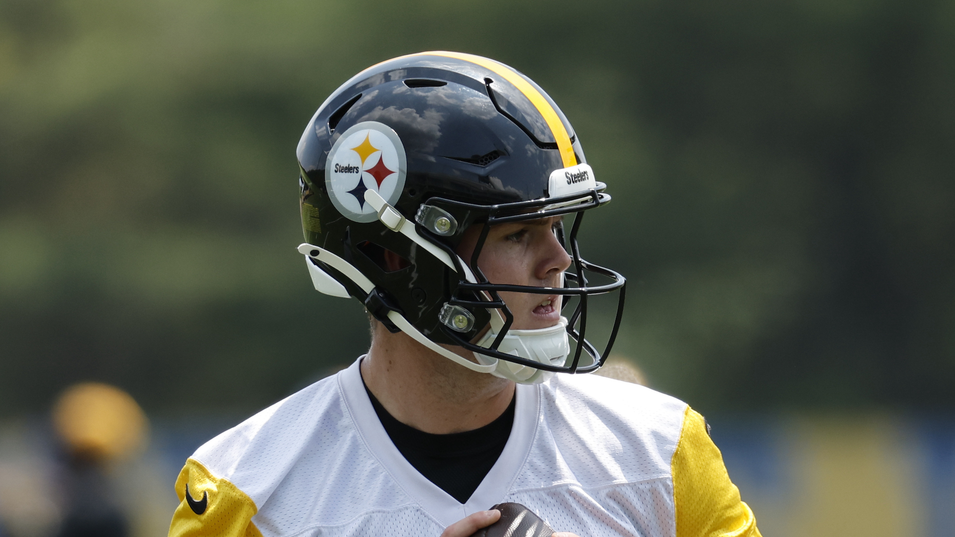Pittsburgh Steelers quarterbacks coach Tom Arth explained how beneficial it is to have both Will Howard and Drew Allar together.