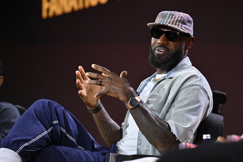 LeBron James accused of copying Aaron Rodgers tactic during free agency wait