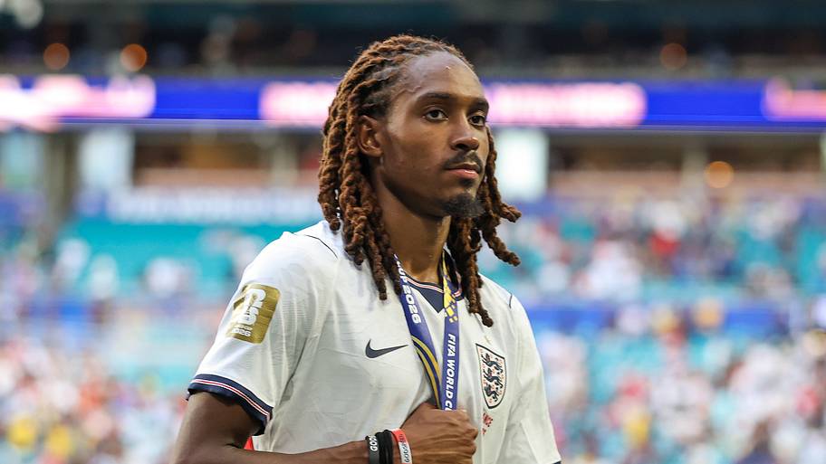 Gary Neville and Ian Wright admitted what Tottenham fans have been screaming about Djed Spence