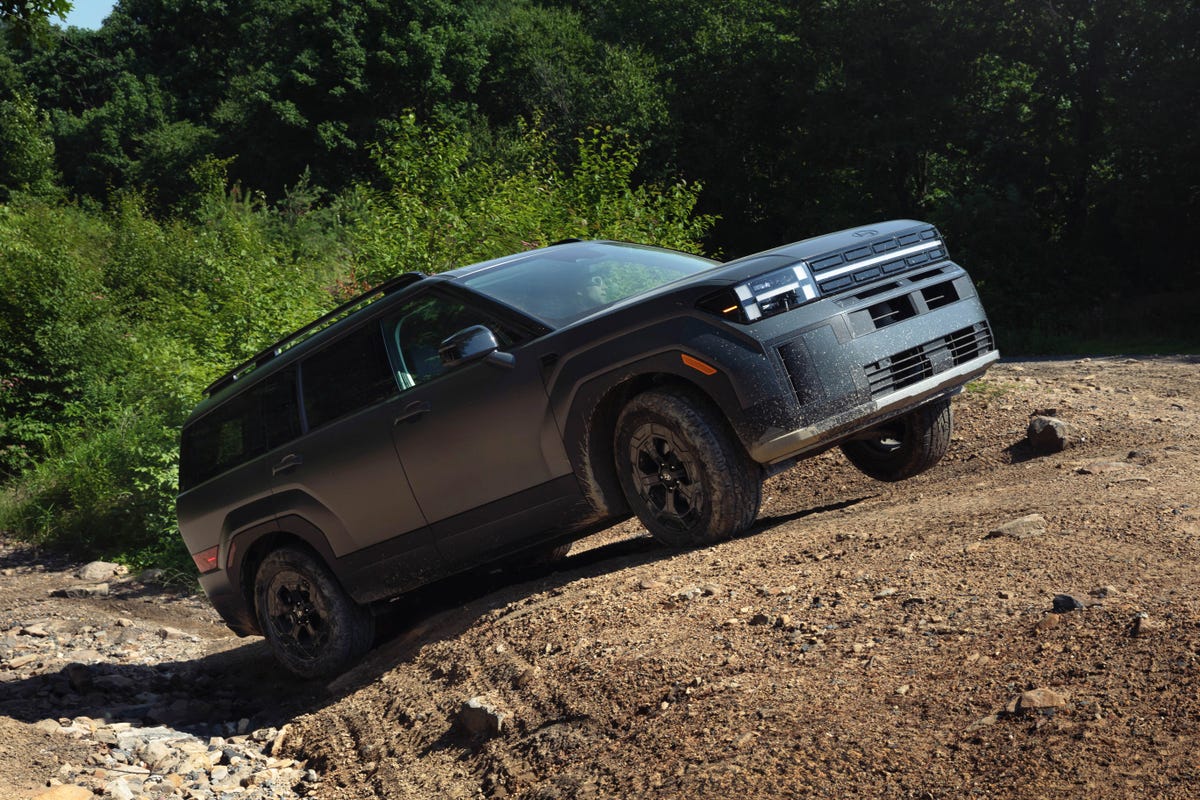 2026 Honda Passport TrailSport Elite, 2026 Hyundai Santa Fe XRT, 2026 Subaru Outback Wilderness: Pics