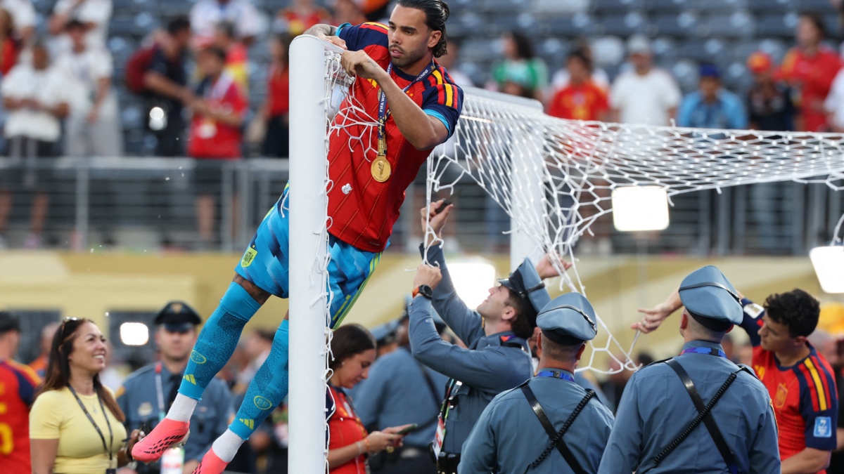 World Cup 2026: Spanish Player Nearly Chokes Himself Trying to Snag Net from Goal That Sealed the Title vs Argentina