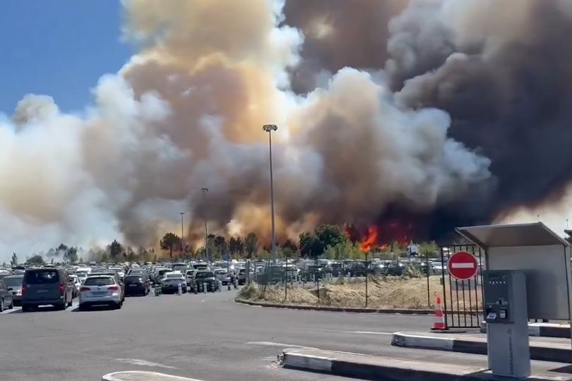 A wildfire that got out of control has spread to buildings in France, killing two firefighters
