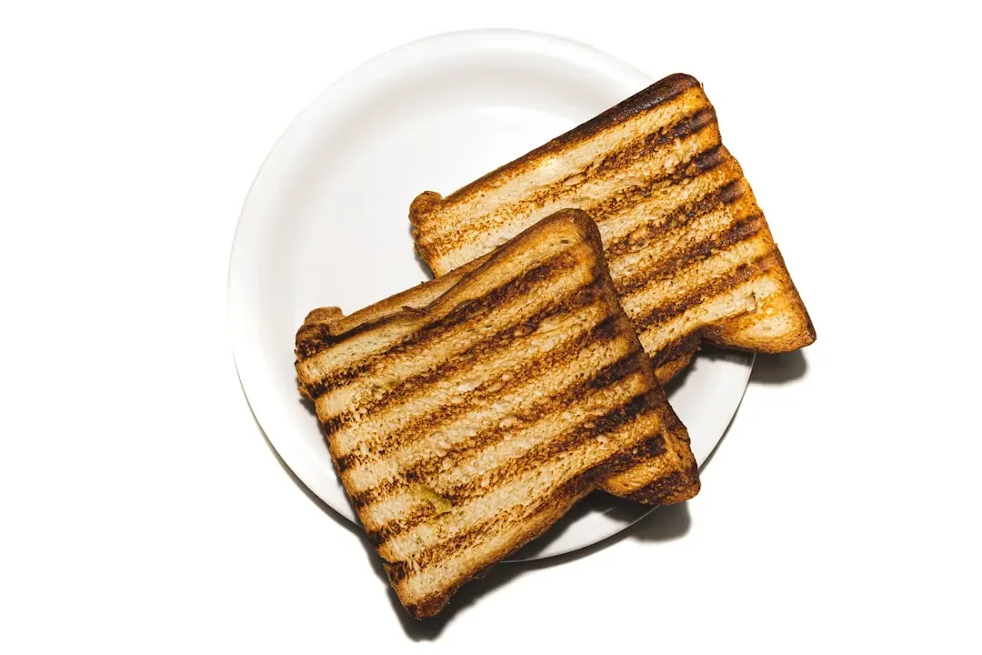 4. Plain toast or crackers (Image Credits: Unsplash)