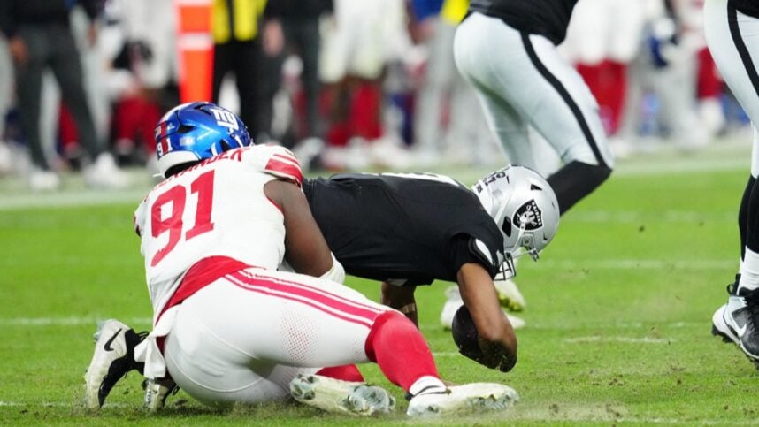 Darius Alexander making a sack for the Giants