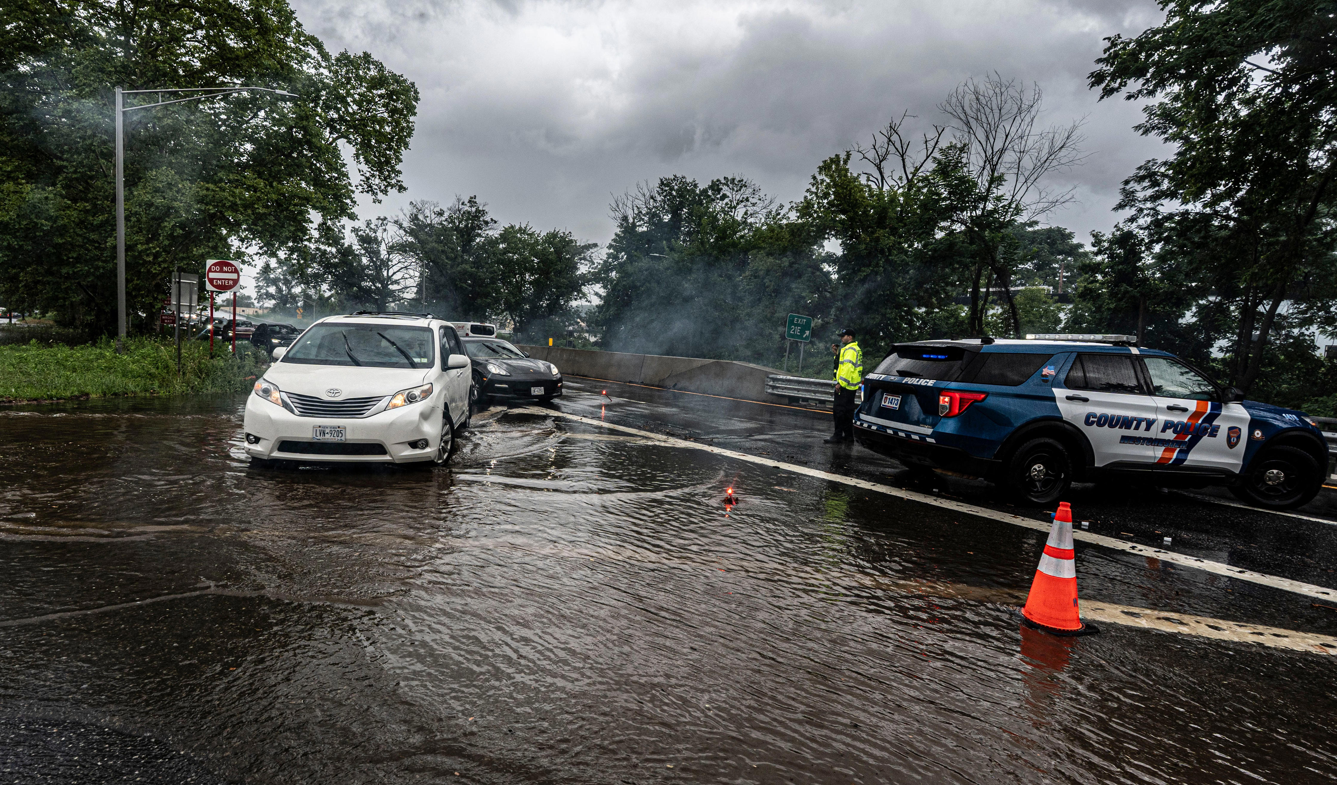 Flooding closes areas of Bronx River, Taconic State parkways, Route 9A